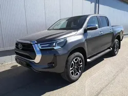 Ashgrau metallic Neu 2025 Toyota HiLux Abholung | 48.990 € (Superpreis)