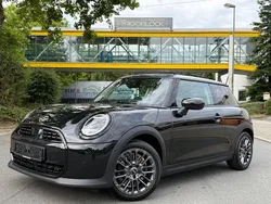 Schwarz Gebraucht 2024 Mini Cooper Classic Kleinwagen | 27.900 € (Superpreis)