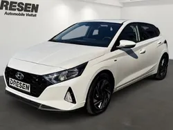 Weiß Gebraucht 2022 Hyundai i20 Edition 30 Limousine | 17.990 € (Fairer Preis)