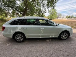 Weiß Gebraucht 2015 Skoda Superb Kombi | 12.750 € (Fairer Preis)