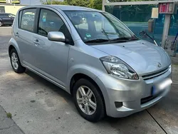 Silber Gebraucht 2009 Daihatsu Sirion Kleinwagen | 2.800 € (Fairer Preis)