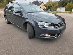 Grau Gebraucht 2011 VW Passat Kombi | 5.100 € (Superpreis)