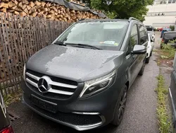 Grau Gebraucht 2020 Mercedes V300 Avantgarde Van / Kleinbus | 49.999 € (Guter Preis)