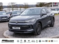 Grau Gebraucht 2024 VW Tiguan Life SUV | 36.285 € (Fairer Preis)