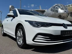 Weiß Gebraucht 2022 VW Golf VIII Life Limousine | 17.990 € (Guter Preis)