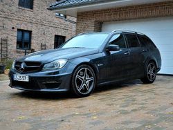 Schwarz Gebraucht 2012 Mercedes C63 AMG Kombi | 35.000 €