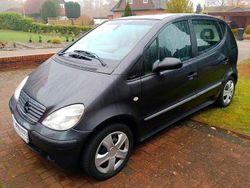 Schwarz Gebraucht 2001 Mercedes A140 Classic Limousine | 690 €