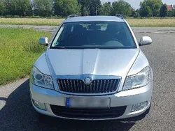 Silber Gebraucht 2010 Skoda Octavia Elegance Kombi | 4.850 €
