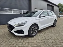 Atlas white, metallic Neu 2025 Hyundai i30 Kombi | 23.690 € (Fairer Preis)