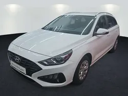 Weiss Gebraucht 2023 Hyundai i30 Advantage Kombi | 15.990 € (Guter Preis)