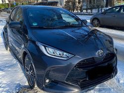 Grau Gebraucht 2024 Toyota Yaris Hybrid Style Limousine | 21.650 € (Superpreis)