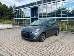 Grau Gebraucht 2016 Hyundai ix20 Van / Kleinbus | 9.950 € (Fairer Preis)