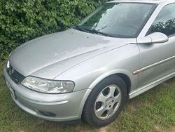 Silber Gebraucht 1999 Opel Vectra Comfort Limousine | 900 € (Fairer Preis)