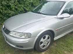 Silber Gebraucht 1999 Opel Vectra Comfort Limousine | 1.150 € (Fairer Preis)