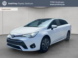 Schneeweiß Gebraucht 2015 Toyota Avensis Comfort Kombi | 14.490 € (Fairer Preis)