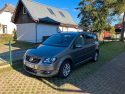 Grau Gebraucht 2010 VW Touran Freestyle Van / Kleinbus | 6.800 € (Fairer Preis)