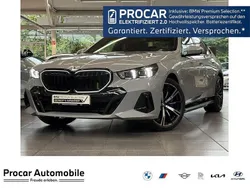 Grau Gebraucht 2024 BMW 550e M Sport Limousine | 79.880 € (Superpreis)