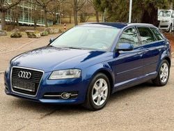 Blau Gebraucht 2013 Audi A3 Attraction Limousine | 3.480 €
