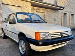 Weiß Gebraucht 1990 Peugeot 205 Cabrio | 1.650 €