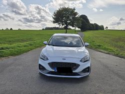 Weiß Gebraucht 2019 Ford Focus Limousine | 18.500 € (Fairer Preis)