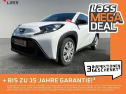 Schneeweiß Gebraucht 2022 Toyota Aygo Play Kleinwagen | 14.480 € (Fairer Preis)