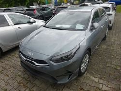 Silber Neu 2025 Kia Ceed Kleinwagen | 23.990 € (Guter Preis)