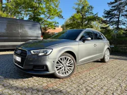 Grau Gebraucht 2018 Audi A3 Sportback Design Limousine | 15.499 € (Fairer Preis)
