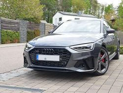 Grau Gebraucht 2024 Audi A4 S-Line Kombi | 43.700 € (Teuer)