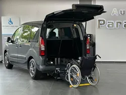 Grau Gebraucht 2015 Citroën Berlingo Tendance Van / Kleinbus | 20.950 €