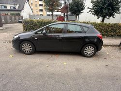 Schwarz Gebraucht 2015 Opel Astra Limousine | 7.400 € (Fairer Preis)