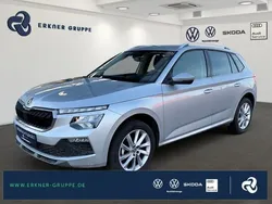 Brilliantsilber metallic Gebraucht 2024 Skoda Kamiq Selection SUV | 23.790 € (Fairer Preis)