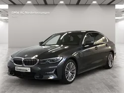 Grau Gebraucht 2020 BMW 330e Performance Limousine | 29.900 € (Fairer Preis)