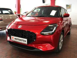 Burning red pearl metallic Neu 2024 Suzuki Swift Comfort Kleinwagen | 18.990 €