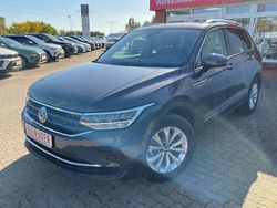 Grau Gebraucht 2022 VW Tiguan Life SUV | 32.395 € (Teuer)