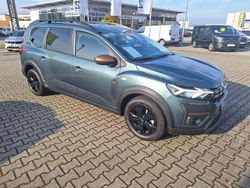 Grün (zedergrün) Gebraucht 2023 Dacia Jogger Extreme Van / Kleinbus | 18.590 € (Fairer Preis)