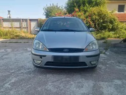 Grau Gebraucht 2004 Ford Focus Kombi | 800 €
