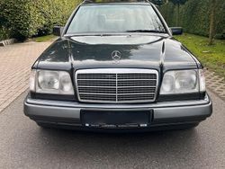 Schwarz Gebraucht 1995 Mercedes E220 Kombi | 8.999 €