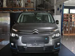 Grau Gebraucht 2022 Citroën e-Berlingo Shine Van / Kleinbus | 19.490 € (Fairer Preis)