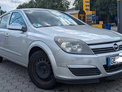 Grau Gebraucht 2004 Opel Astra Limousine | 990 € (Guter Preis)