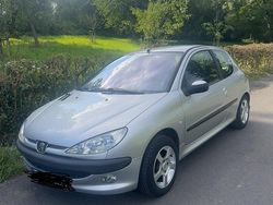 Silber Gebraucht 2003 Peugeot 206 Kleinwagen | 1.500 €