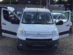 Weiß Gebraucht 2013 Citroën Berlingo Van / Kleinbus | 5.000 € (Fairer Preis)