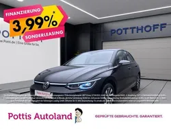 Deep black perleffekt Gebraucht 2022 VW Golf VIII Style Limousine | 20.977 € (Fairer Preis)