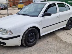 Weiß Gebraucht 2000 Skoda Octavia Limousine | 799 € (Superpreis)