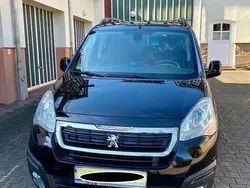 Schwarz Gebraucht 2017 Peugeot Partner Tepee Active Van / Kleinbus | 8.600 € (Guter Preis)