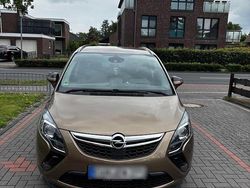 Braun Gebraucht 2014 Opel Zafira Tourer Van / Kleinbus | 10.500 € (Etwas zu teuer)
