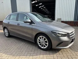 Grau Gebraucht 2019 Mercedes B200 Van / Kleinbus | 14.875 € (Fairer Preis)