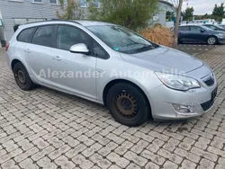 Silber Gebraucht 2011 Opel Astra Design Edition Kombi | 2.600 € (Guter Preis)