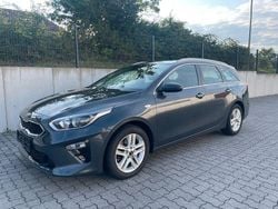 Grau Gebraucht 2019 Kia Ceed Sportswagon Vision Kombi | 12.500 € (Guter Preis)
