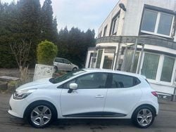 Weiß Gebraucht 2015 Renault Clio IV Dynamique Limousine | 7.890 € (Guter Preis)