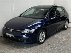 Blau Gebraucht 2021 VW Golf VIII Life Limousine | 25.948 € (Etwas zu teuer)